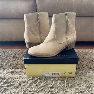 NEW! Diba Ankle Boots - Size 9, MM Suede